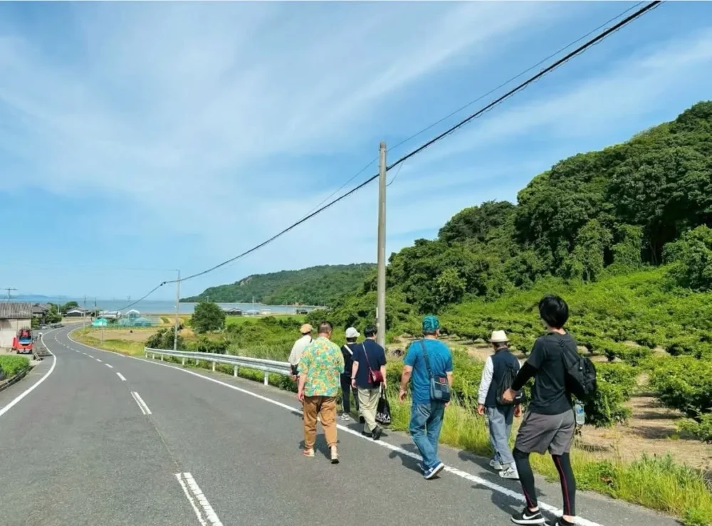 歩く様子